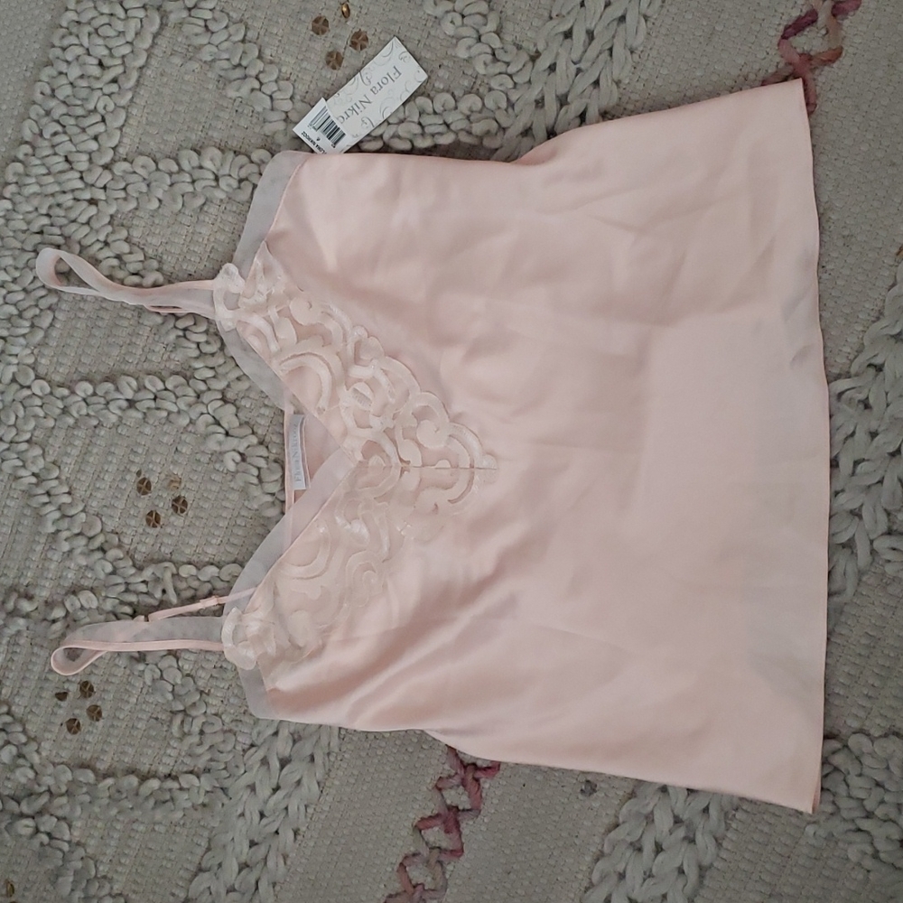 New Flora Nikrooz top size small